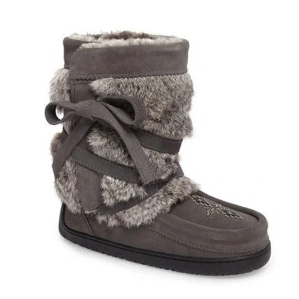 Manitobah Mukluks Beaded Short Wrap Rabbit Fur Shearling Boot Charcoal L8 M6